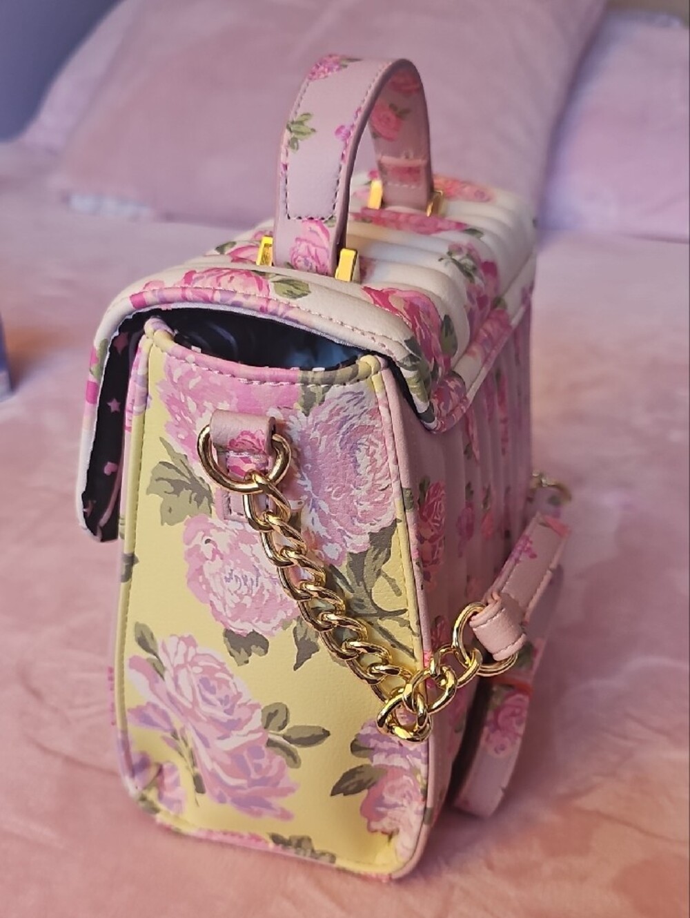 Betsey Johnson Floral Quilted Purse in Pink and Cream - Comes With 1 Free Charm - Picture 3 of 8